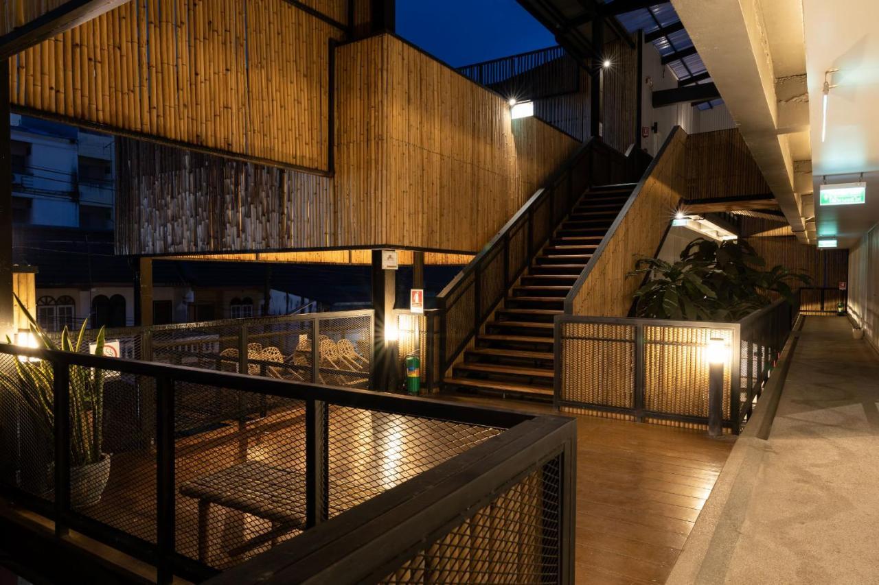 Отель Pakchong Center Poshtel Экстерьер фото